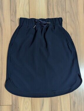 EUC! Lululemon On The Fly Skirt In Dark Blue Size 2